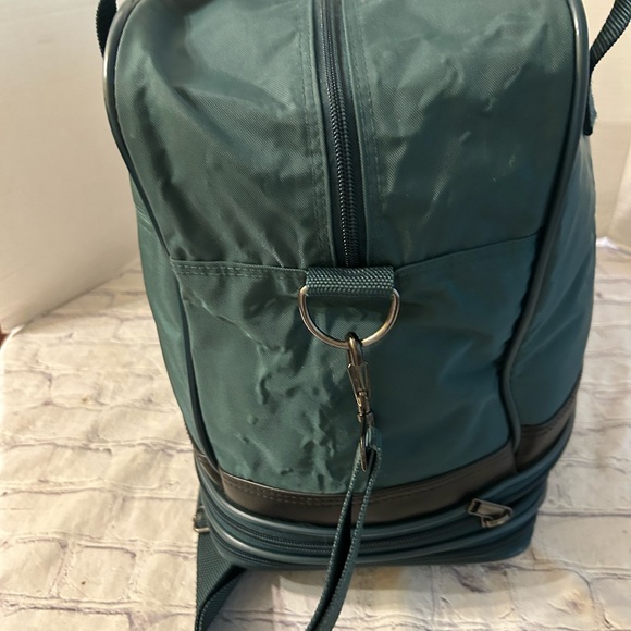 VINTAGE JAQUAR GREEN AND BLACK CARRY ON BAG HAS WHEELS AND VERY SPACIOUS - Picture 9 of 11